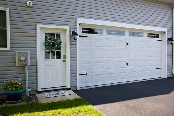 24/7 Emergency Garage Door Panel Replacement experts in Higganum, CT